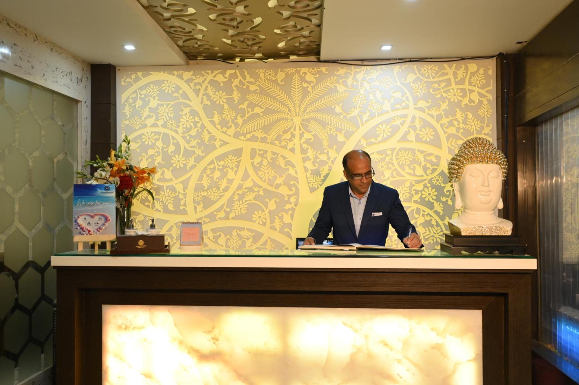 Hotel Dh Dharamshala Exteriör bild
