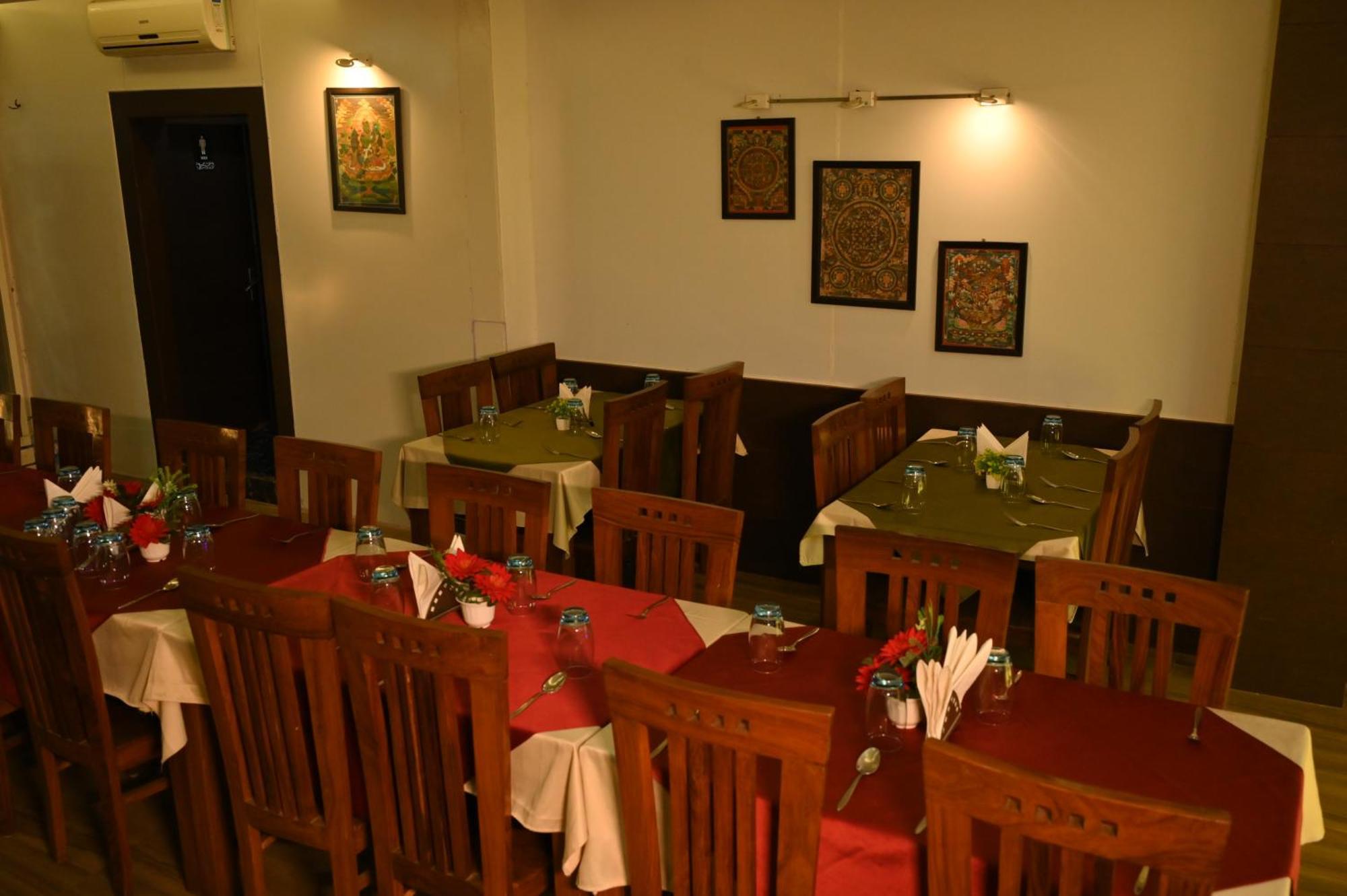 Hotel Dh Dharamshala Exteriör bild