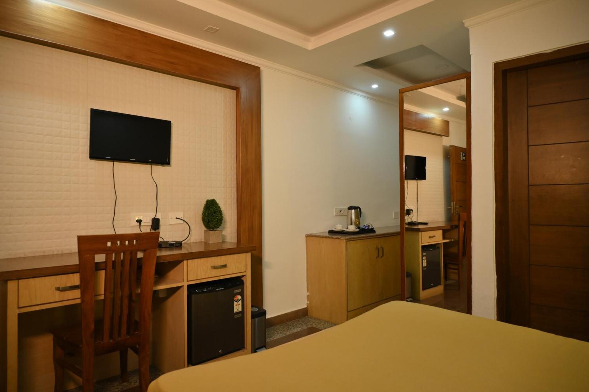 Hotel Dh Dharamshala Exteriör bild